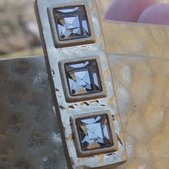 Lia Sophia That’s a Wrap Cuff Bracelet Brutalist vibes Hammered gold tone metal - Picture 13 of 16